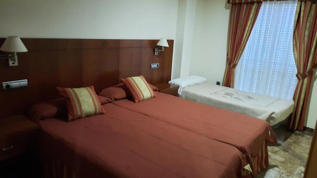 Apartamentos El Trovador Касорла Екстер'єр фото